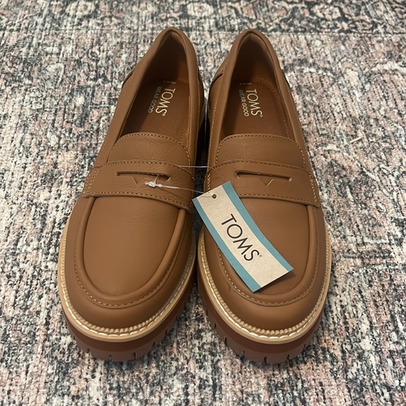Toms Cara Tan Leather Penny Loafer size 8 - new with tags! Camel - Picture 2 of 7